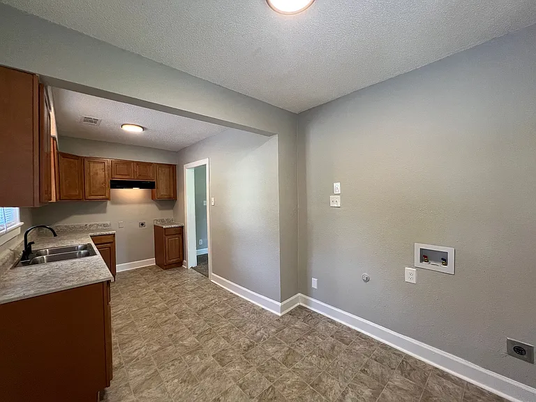 145 E Davant Ave — Photo 10
