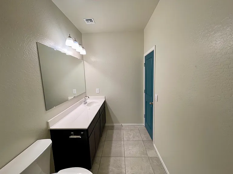 18563 W Desert Hollow Dr — Photo 23