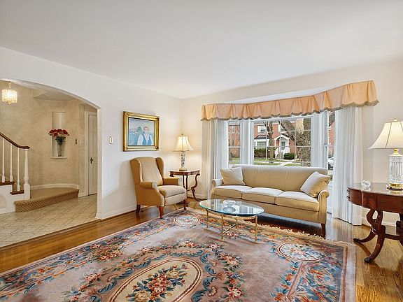 4th image of 6332 N Le Mai Ave