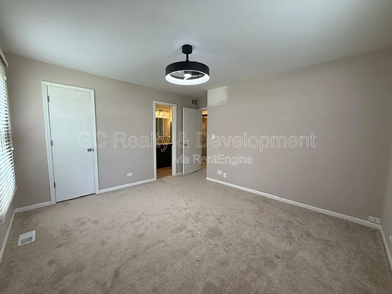 1686 Grosvenor Cir #B — Photo 19