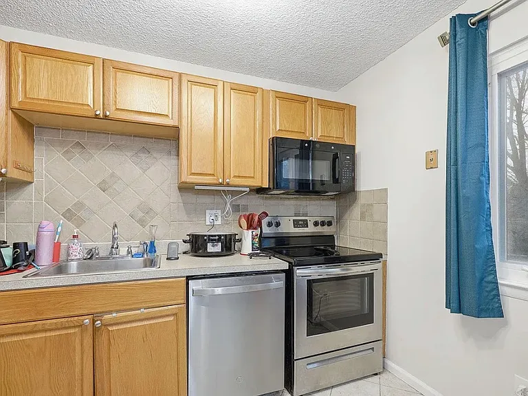 198 Village Dr — Photo 9