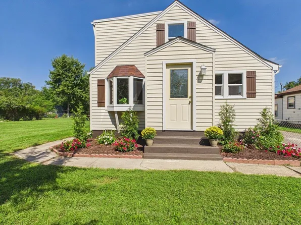 856 Marie Ave, Machesney Park, IL 61115