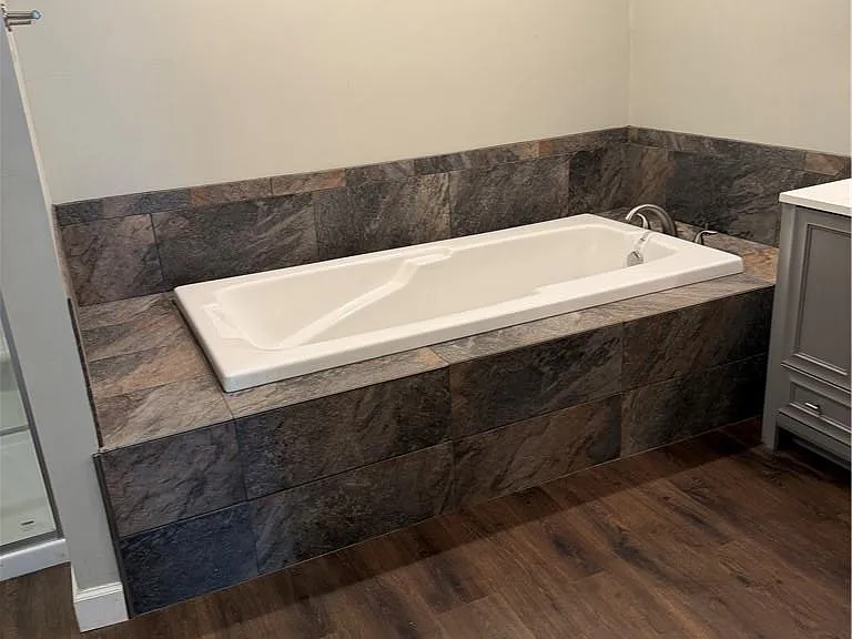 4345 Frontenac Dr — Photo 22