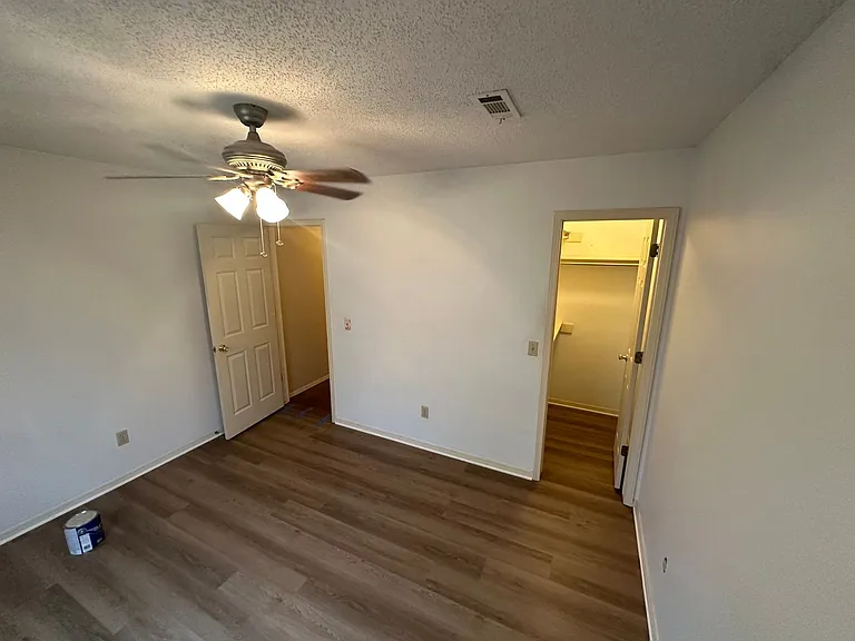 950 Penny Ln — Photo 10