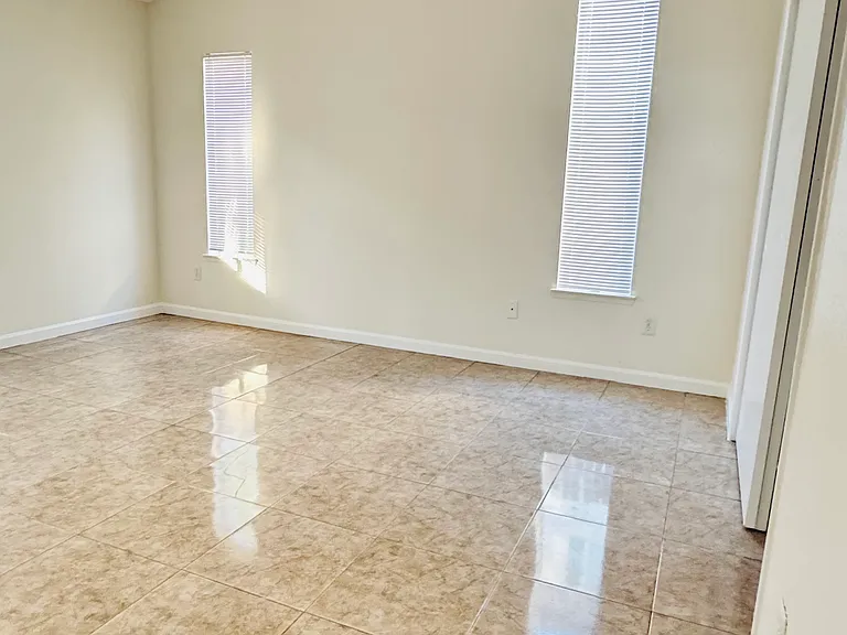 9004 Pine Ridge Way — Photo 7