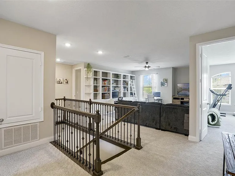 8414 Vivaro Isle Way — Photo 27