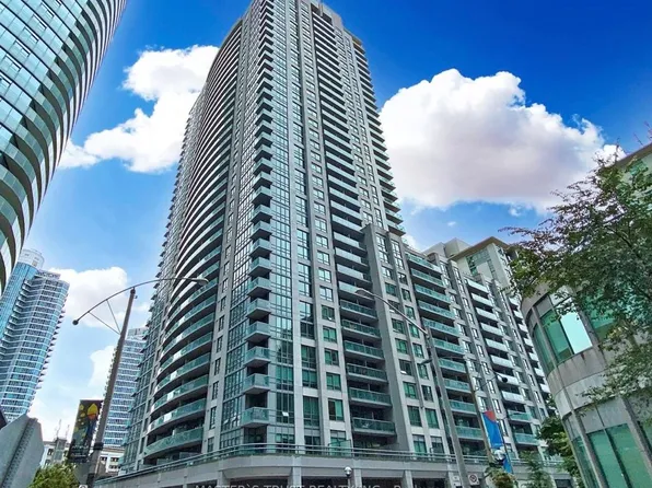 19 Grand Trunk Cres, Toronto, ON
