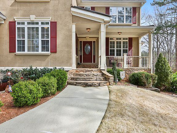 3rd image of 30 Glistening Glen Ct