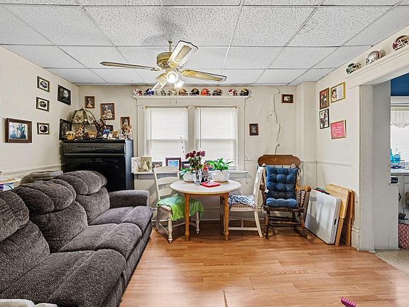 3rd image of 512 Bradley St