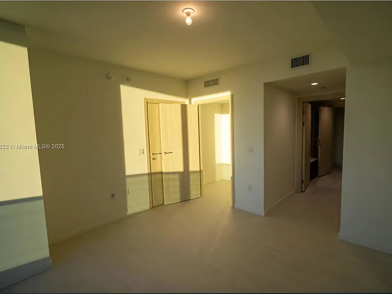 1000 Brickell Plz #2506 — Photo 10