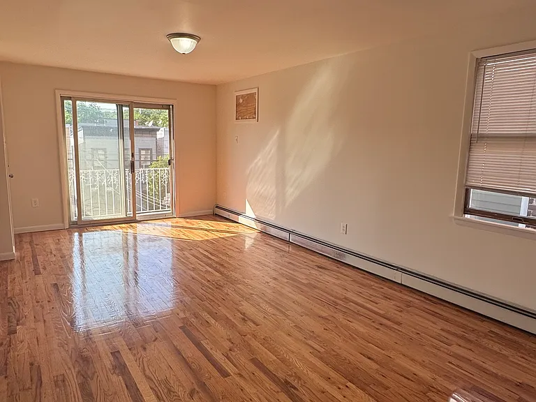 90 Mallory Ave #3 — Photo 5