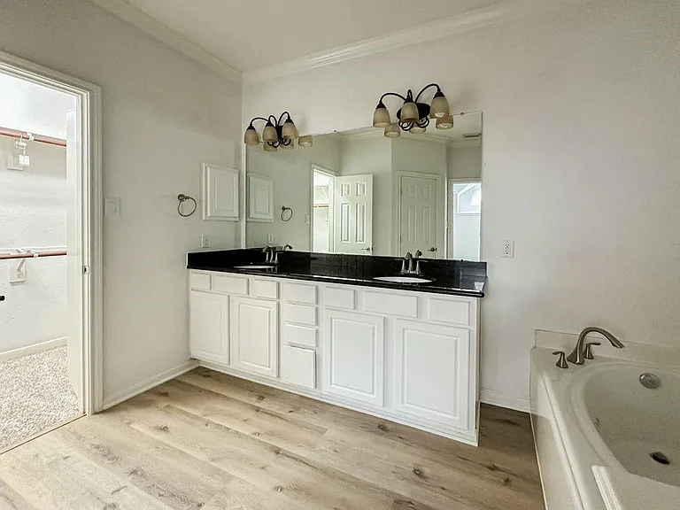 73 E Montfair Blvd — Photo 23