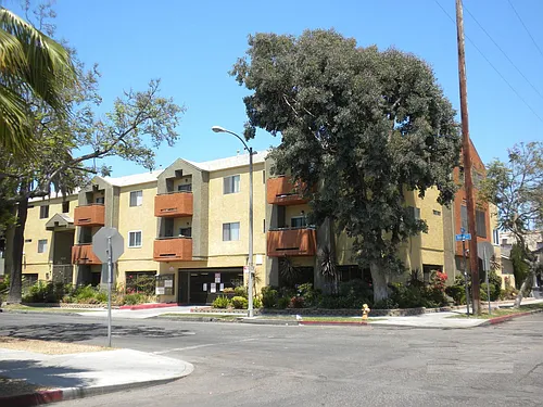 800 Rose Ave Photo 1