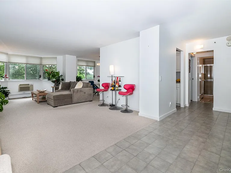 14 Nosband Ave #2H — Photo 7