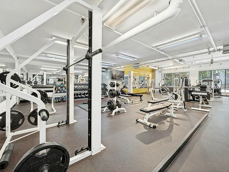 700 Grove St #8R — Photo 23