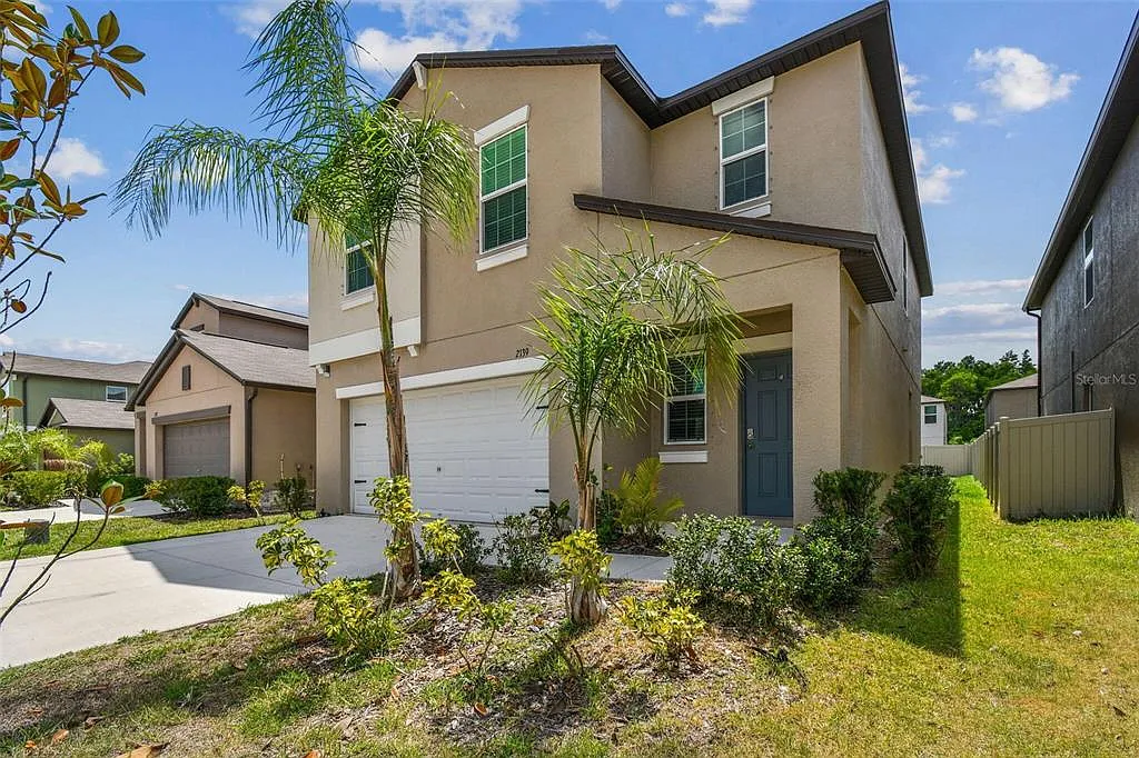4 bed, 2.5 bath, 1870 sqft, $2,950 — Photo 2