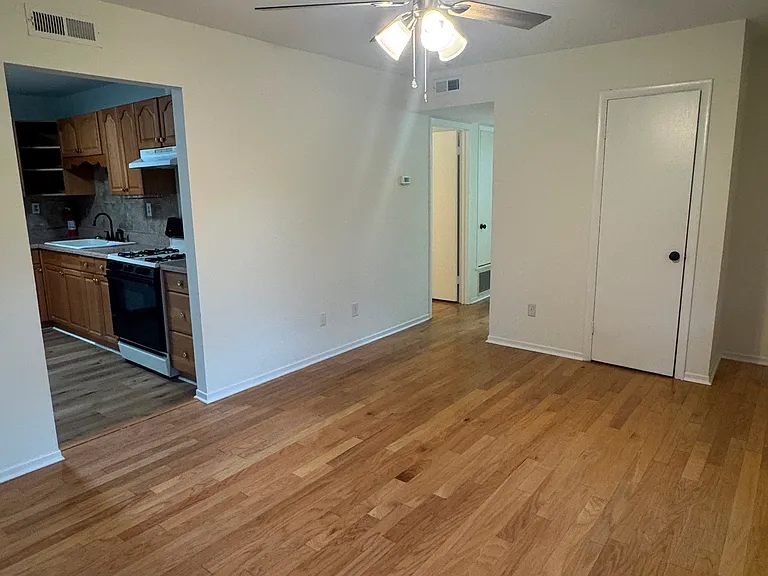 800 Kroll Ln — Photo 5