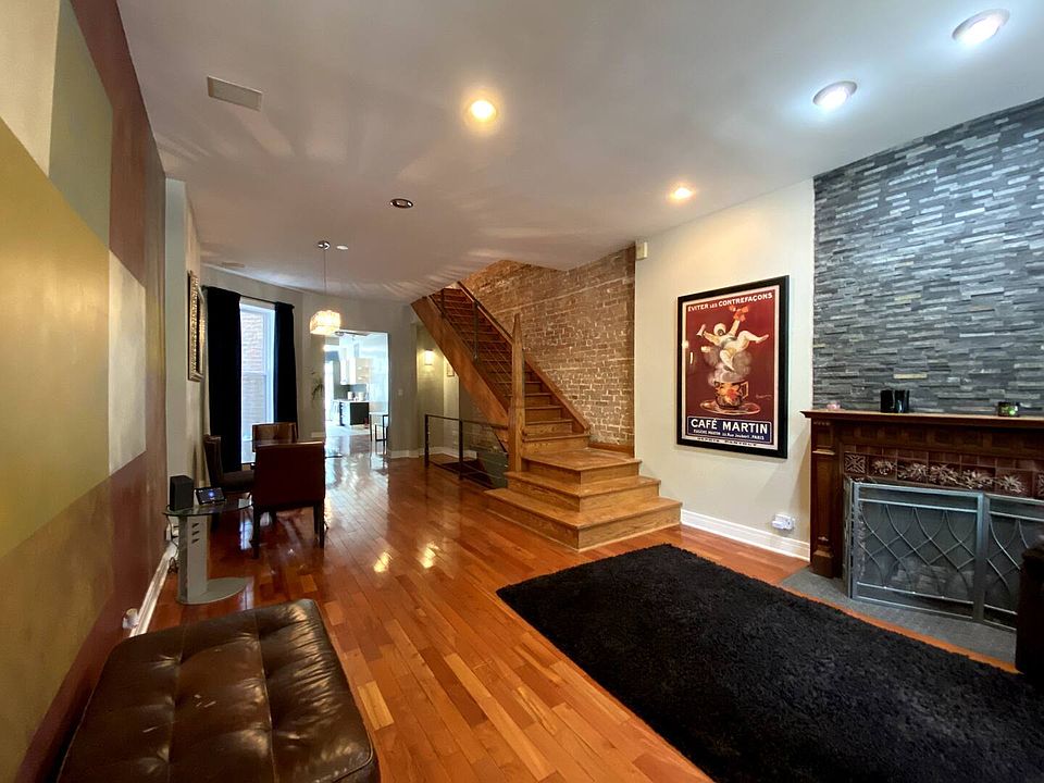1st image of 419 E Oakwood Blvd