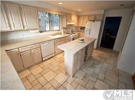 3rd image of 57 Hosford Ave