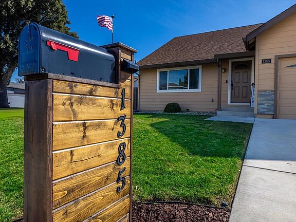 2nd image of 1385 Macdonald Court