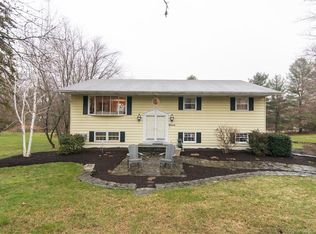 11 Apple Blossom Ln, New Fairfield, CT 06812