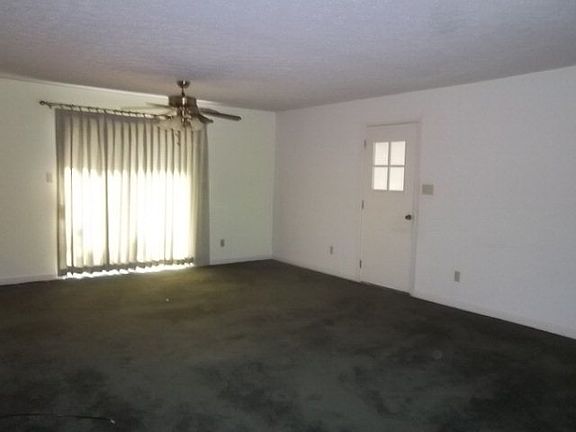 2nd image of 1130 Woodlawn Trce