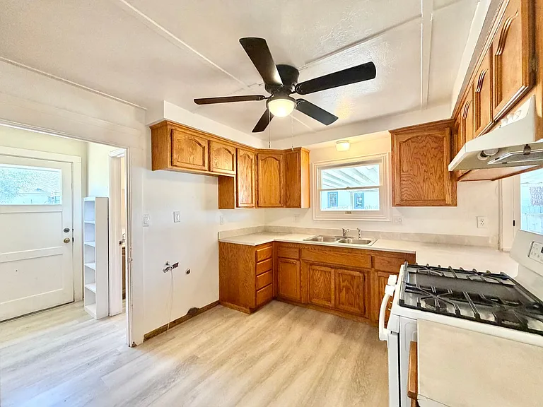 41861 Acacia Ave — Photo 16
