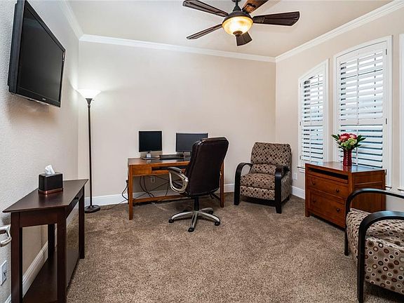 5th image of 851 Woodview Dr