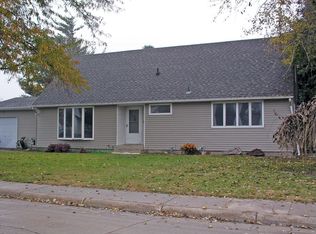 909 14th Ave, Holdrege, NE 68949