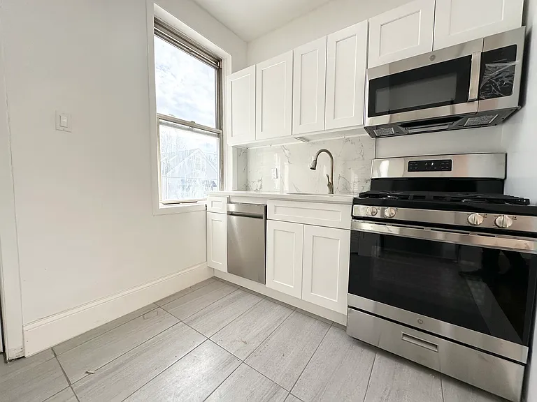 1916 Palmer Ave #2L — Photo 3