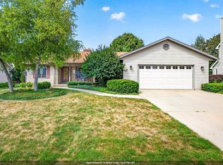 1155 W Cecil St, Neenah, WI 54956