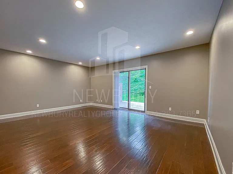 113-155 Banksville Pl — Photo 9