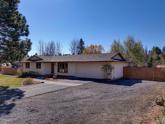 3rd image of 20887 Desert Woods Dr