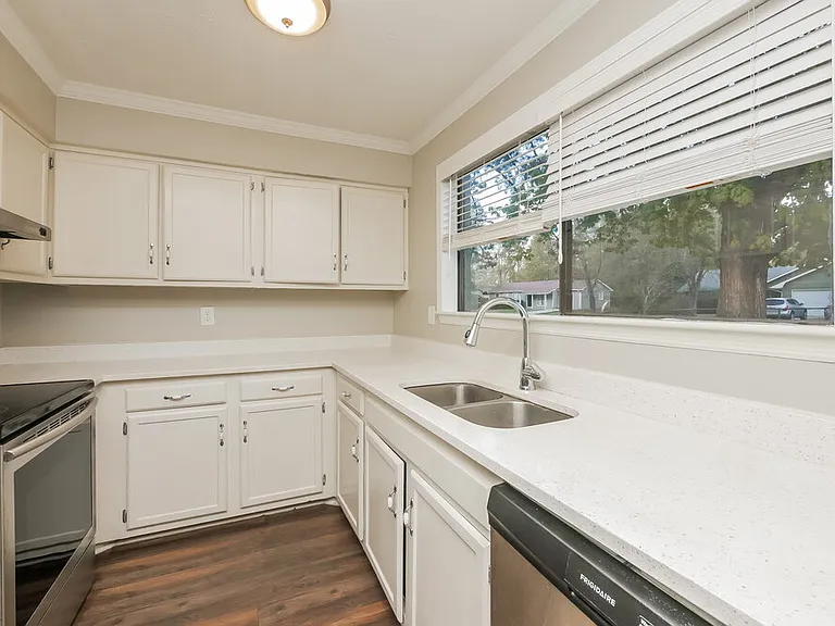 9346 Woodknoll Way — Photo 8