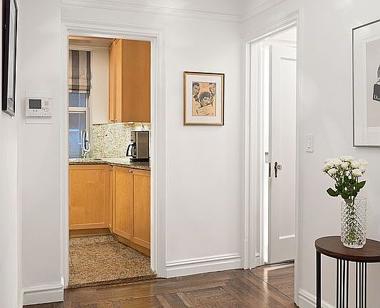 5th image of 11 W 69th St APT 1C