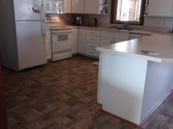 5th image of 95 E Potter Ave