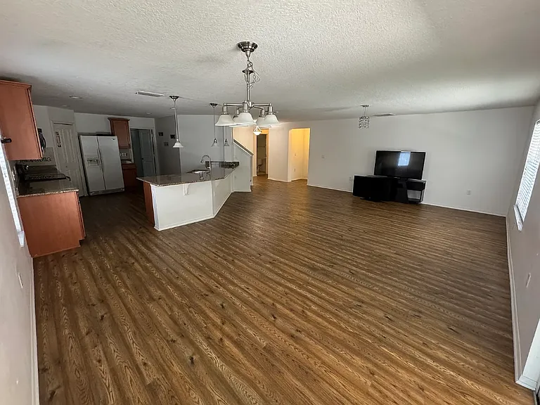 4702 Blue Diamond St — Photo 10