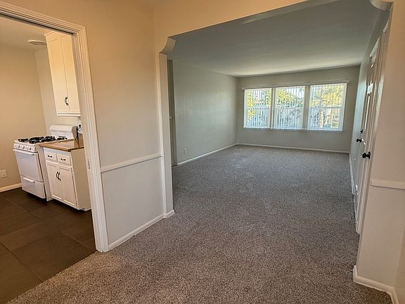 4th image of 1015 E San Antonio Dr APT D