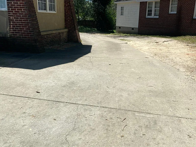2624 Gervais St — Photo 4