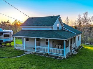 1934 E Middle Rd, Silver Creek, NY 14136