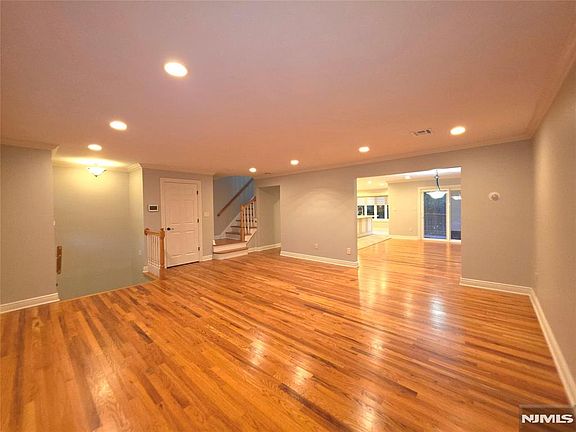 3rd image of 2461 Rossett Street