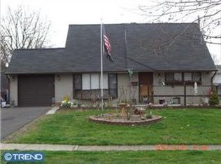 18 Indigo Rd, Levittown, PA 19057