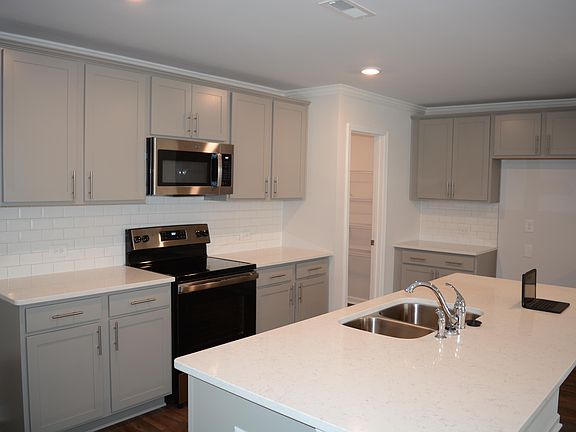 3rd image of 844 Bellewood Gardens Dr