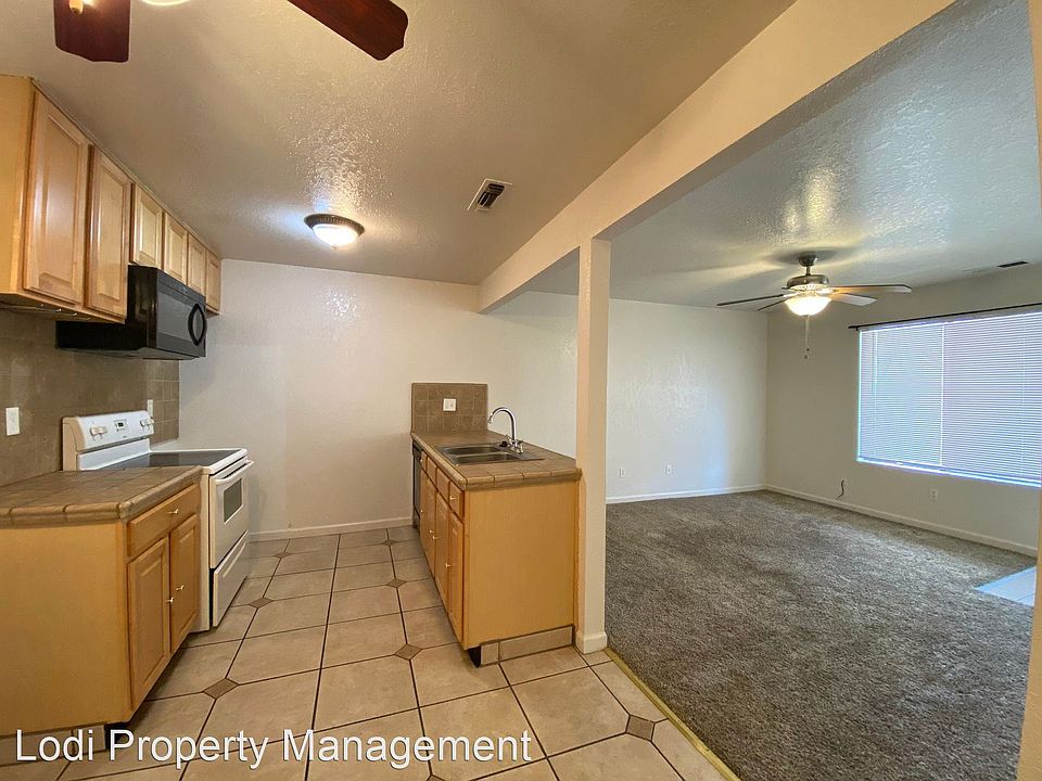1st image of 2524 Winchester Dr #7