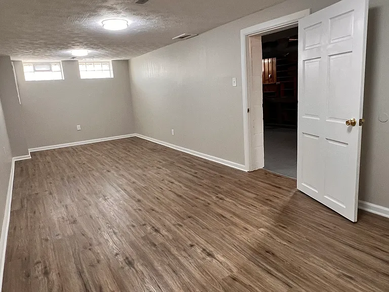 5128 Catherine St — Photo 24