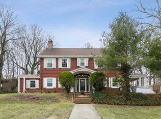 8 Linden St, Great Neck, NY 11021