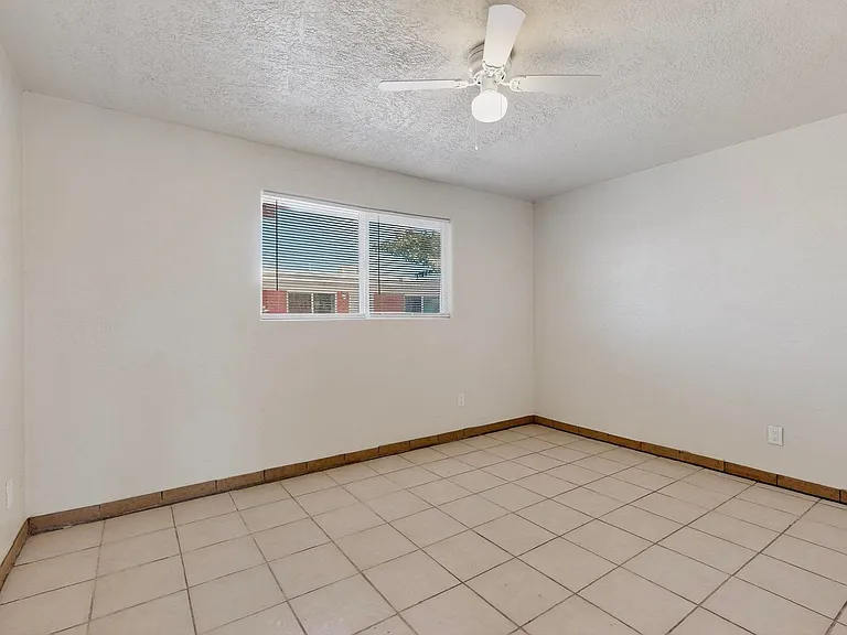 536 Cardenas Dr SE — Photo 43