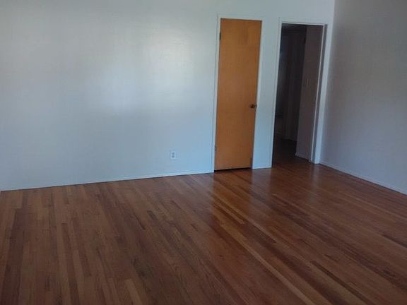 2nd image of 911 La Cadena Ave APT 3