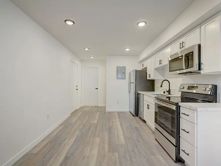 1371 S. Beverly Glen Blvd. — Photo 15