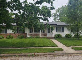 2902 Hanover Dr, Bloomington, IL 61704